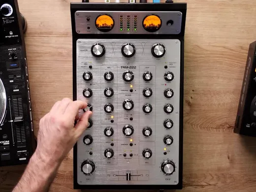 Traktor Pro 4 First Look – Big New Features!: Beatsource Tech